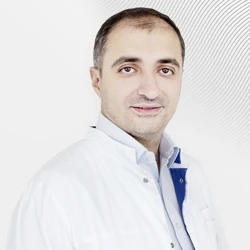 Оториноларинголог, Оториноларинголог-хирург Якобашвили Ираклий Руководитель отделения оториноларингологии, Старший врач оториноларинголог Кандидат медицинских наук, Врач высшей категории, клиника EMC