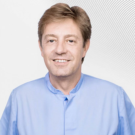Стоматолог-ортопед, Стоматолог Брежо Ив Пьер (Франция) , клиника EMC